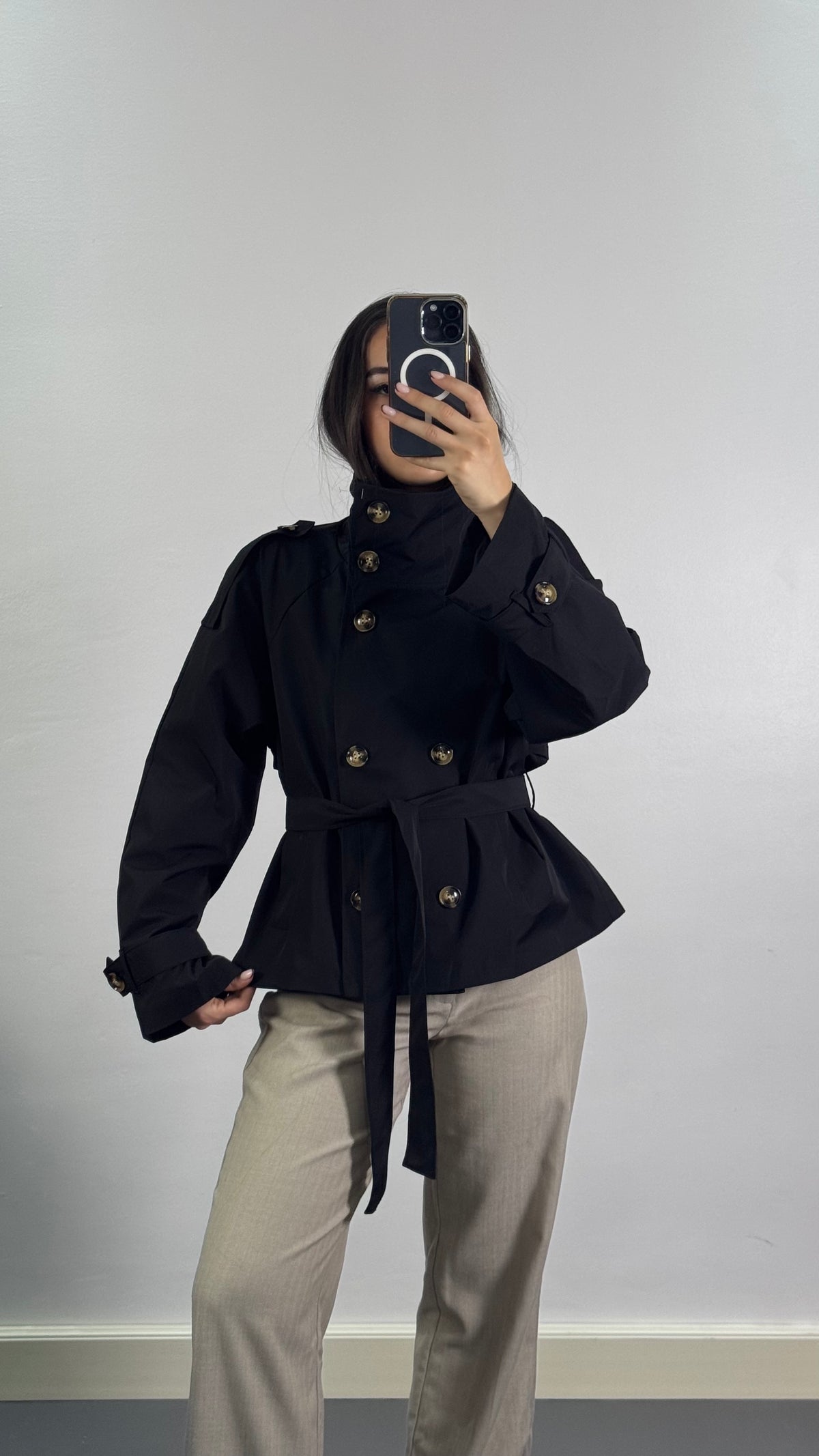 Trench court |Noir