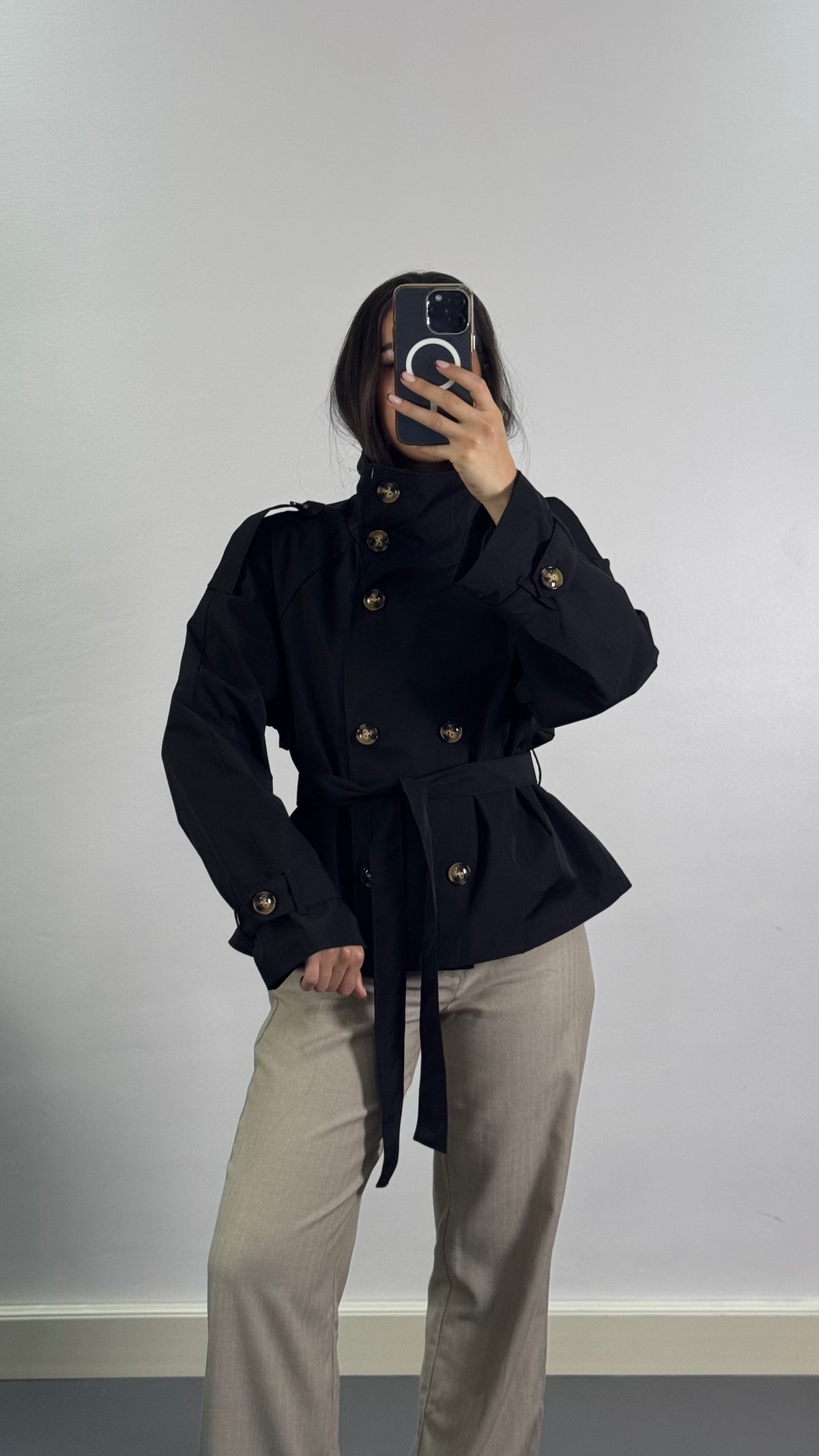 Trench court |Noir